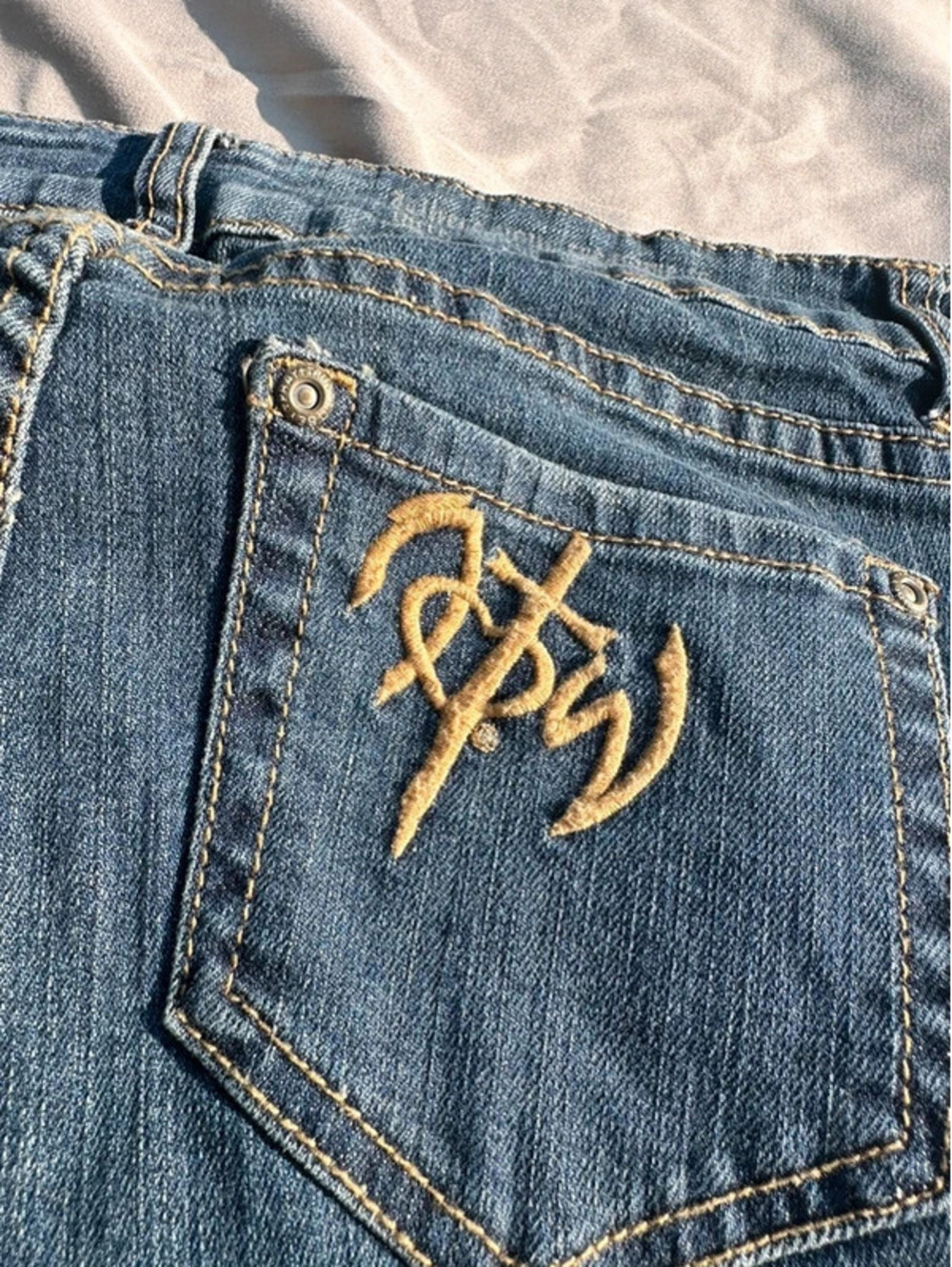 Not of This World Women’s Y2K jeans (B22) - Picture 7 of 8